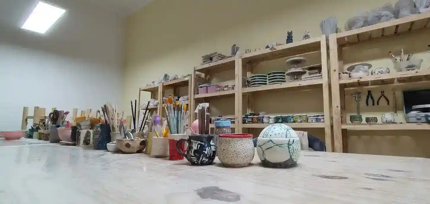 Interior del taller de cerámica en Caballito